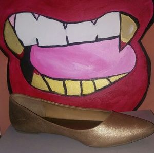 Perfectly Pointed Toe Gold Flats